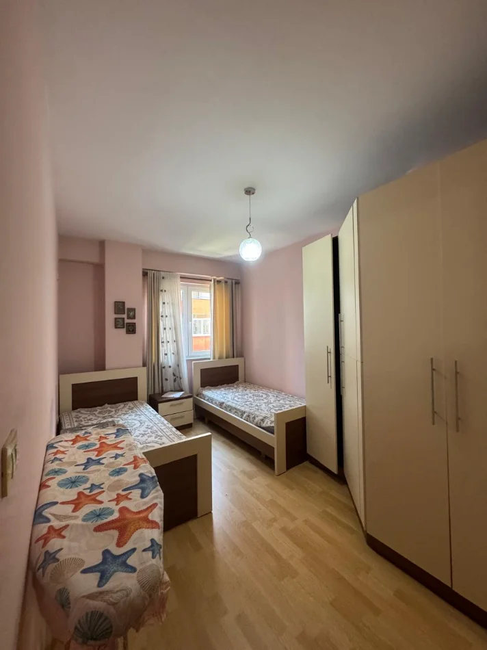 Tirane, jepet me qera apartament 2+1 Kati 3, 85 m² 550 € 