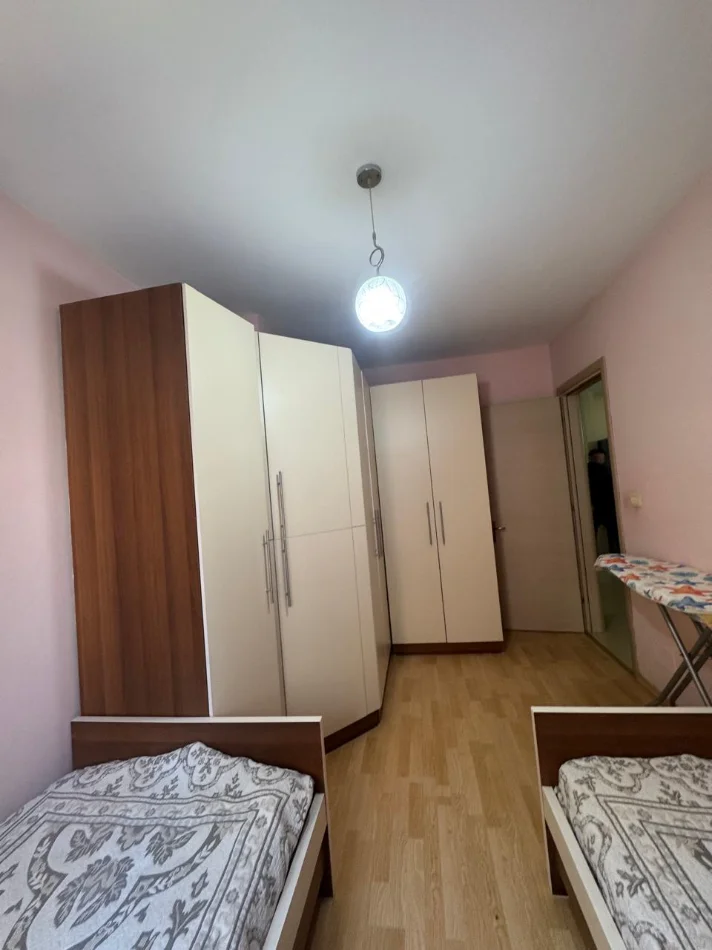 Tirane, jepet me qera apartament 2+1 Kati 3, 85 m² 550 € 