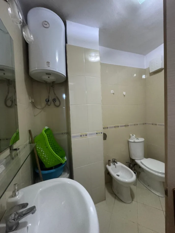 Tirane, jepet me qera apartament 2+1 Kati 3, 85 m² 550 € 