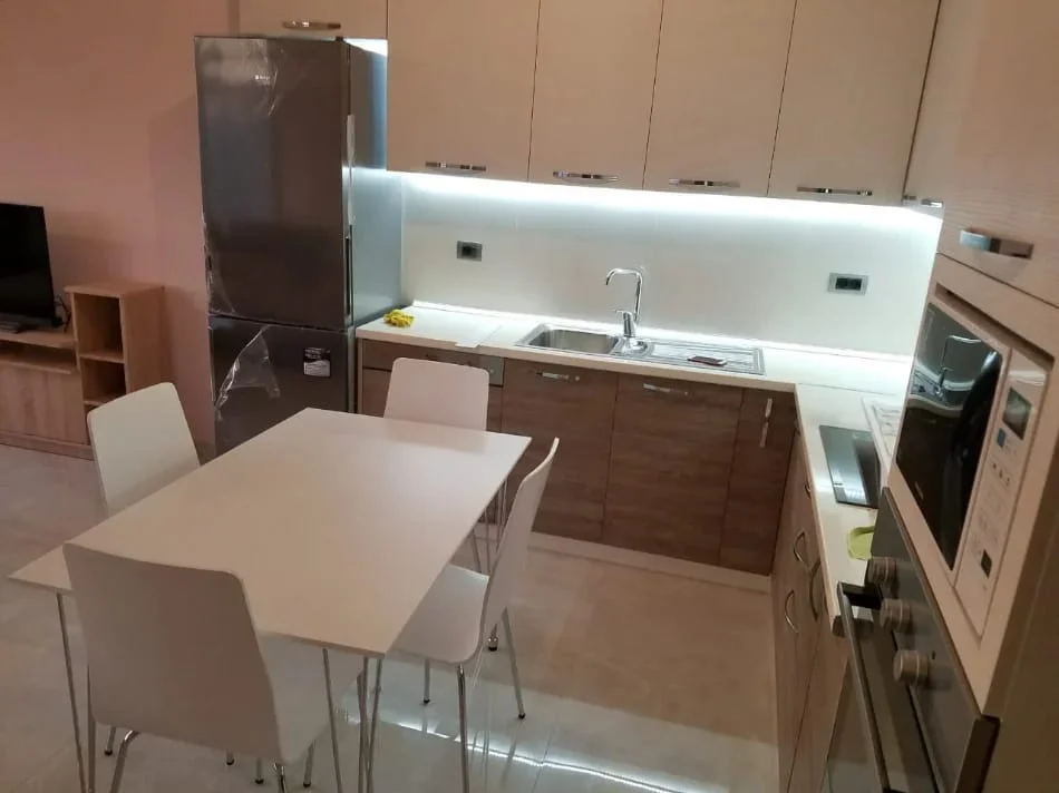 Tirane, jepet me qera apartament 1+1 Kati 9, 65 m² 600 € 