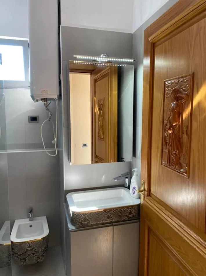 Tirane, jepet me qera apartament 1+1 Kati 9, 65 m² 600 € 