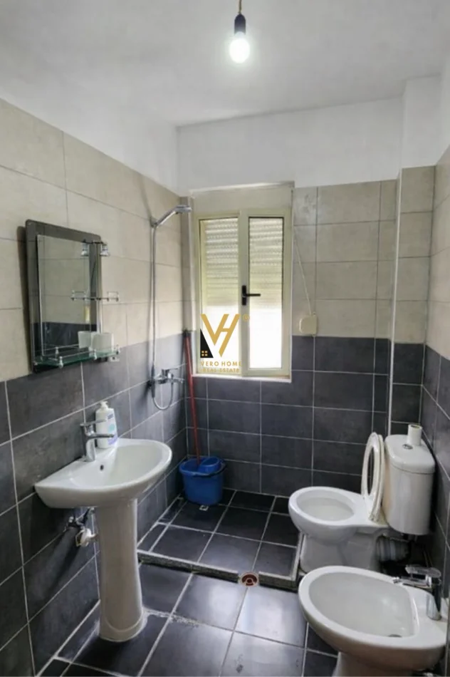 Tirane, jepet me qera apartament 2+1+Ballkon Kati 5, 85 m² 450 € (YZBERISHT)