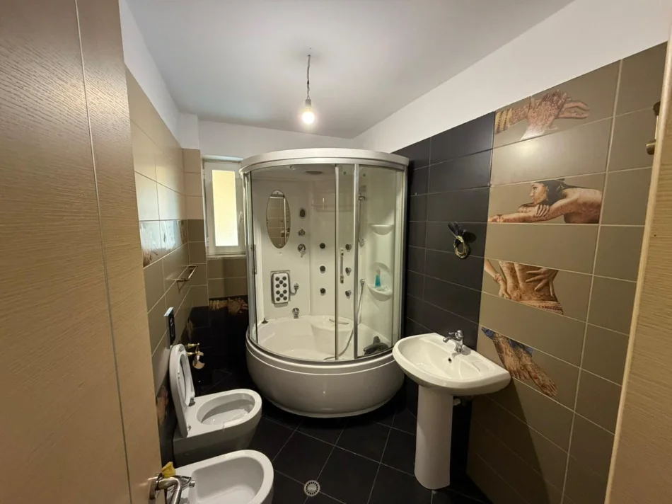 Tirane, shitet apartament 2+1 Kati 6, 90 m² 189.000 € (ish fusha e aviacionit)