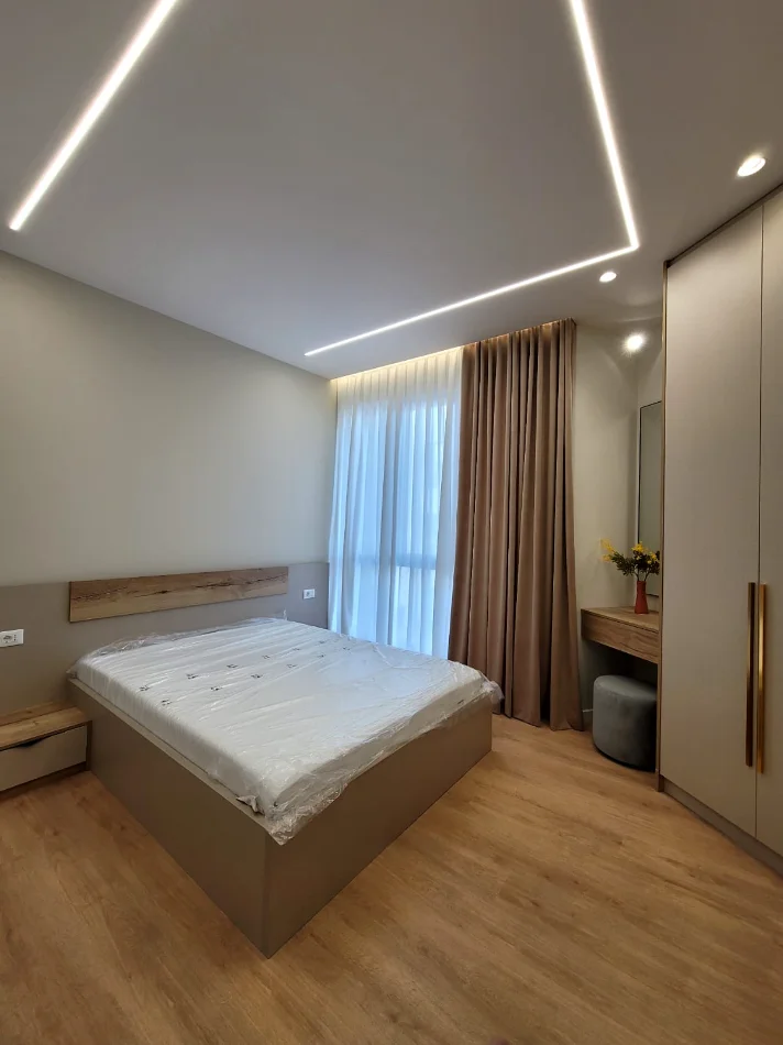 Tirane, jepet me qera apartament 3+1 Kati 0, 275 m² 5.000 € (LIQENI I THATE)