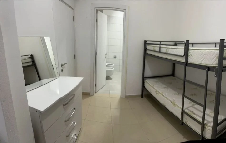 Tirane, jepet me qera garsonier Kati 1, 45 m² 300 € (kodra e diellit)