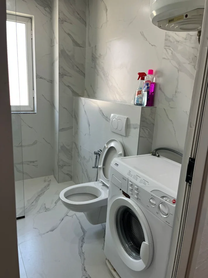Tirane, jepet me qera apartament 1+1 Kati 4, 55 m² 415 € (KINOSTUDIO)