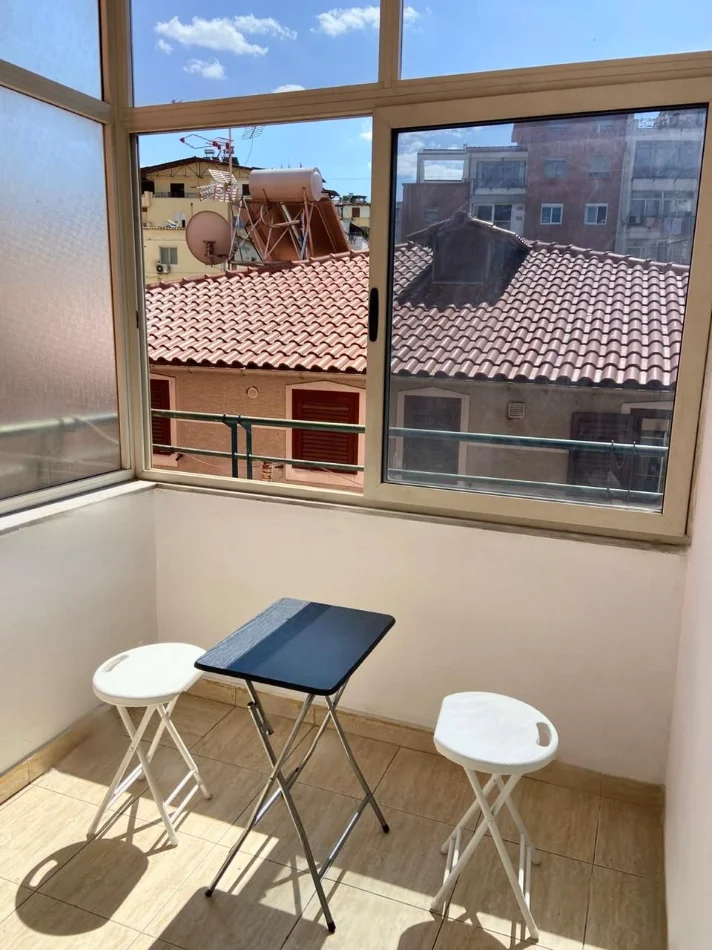Tirane, jepet me qera apartament 1+1 Kati 4, 55 m² 415 € (KINOSTUDIO)