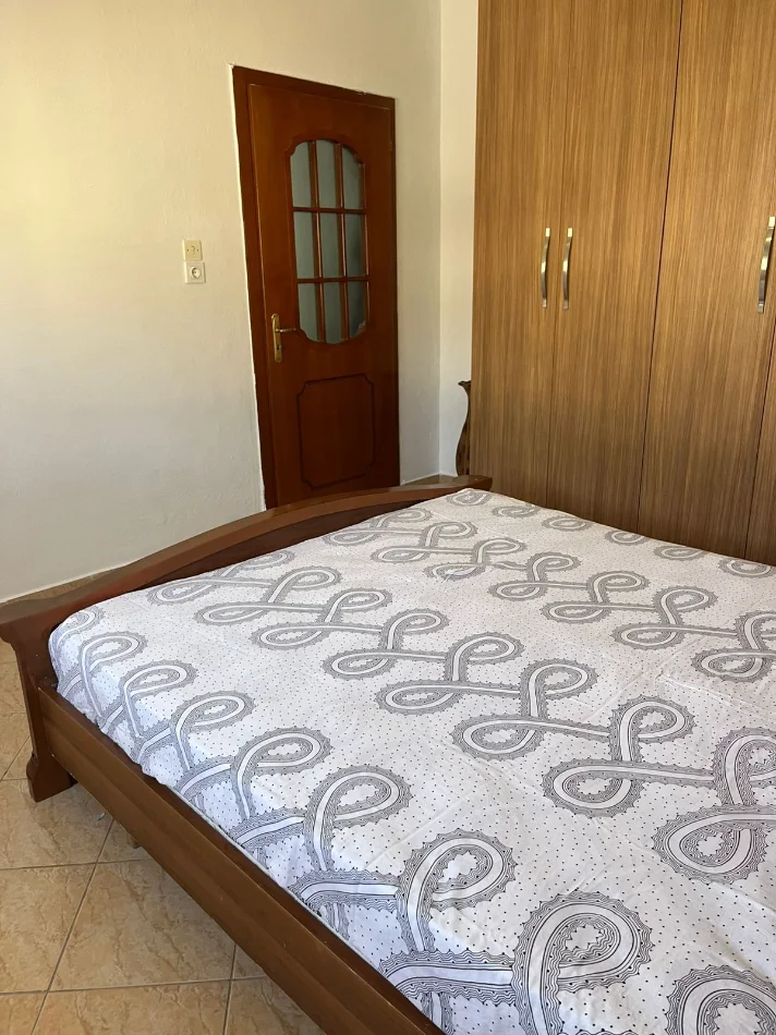 Tirane, jepet me qera apartament 1+1 Kati 4, 55 m² 415 € (KINOSTUDIO)