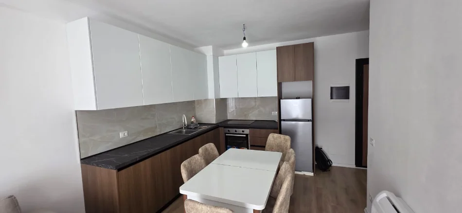 Tirane, jepet me qera apartament 2+1 Kati 2, 70 m² 500 € (Univers City)