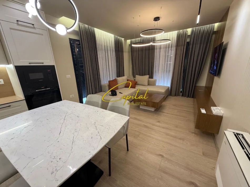 Tirane, jepet me qera apartament 2+1 Kati 6, 95 m² 700 € (PORCELANI)