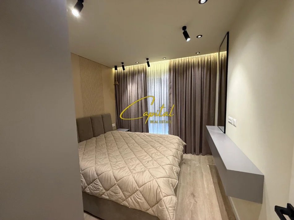 Tirane, jepet me qera apartament 2+1 Kati 6, 95 m² 700 € (PORCELANI)