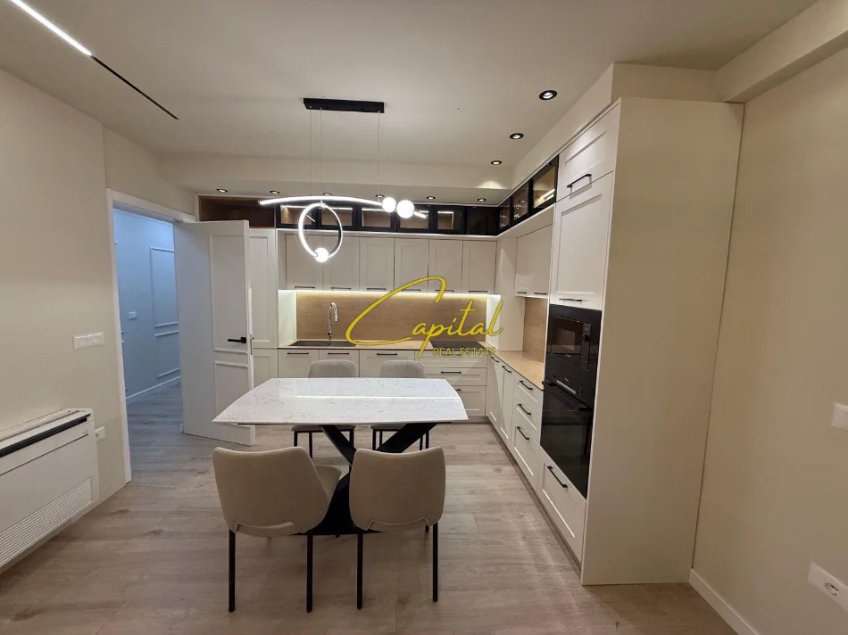 Tirane, jepet me qera apartament 2+1 Kati 6, 95 m² 700 € (PORCELANI)