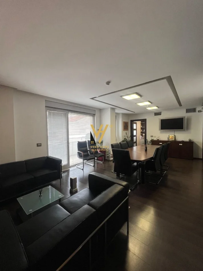 Tirane, jepet me qera zyre Kati 5, 116 m² 2.000 € (BLLOK)