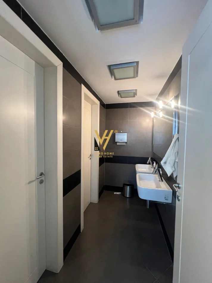 Tirane, jepet me qera zyre Kati 5, 116 m² 2.000 € (BLLOK)