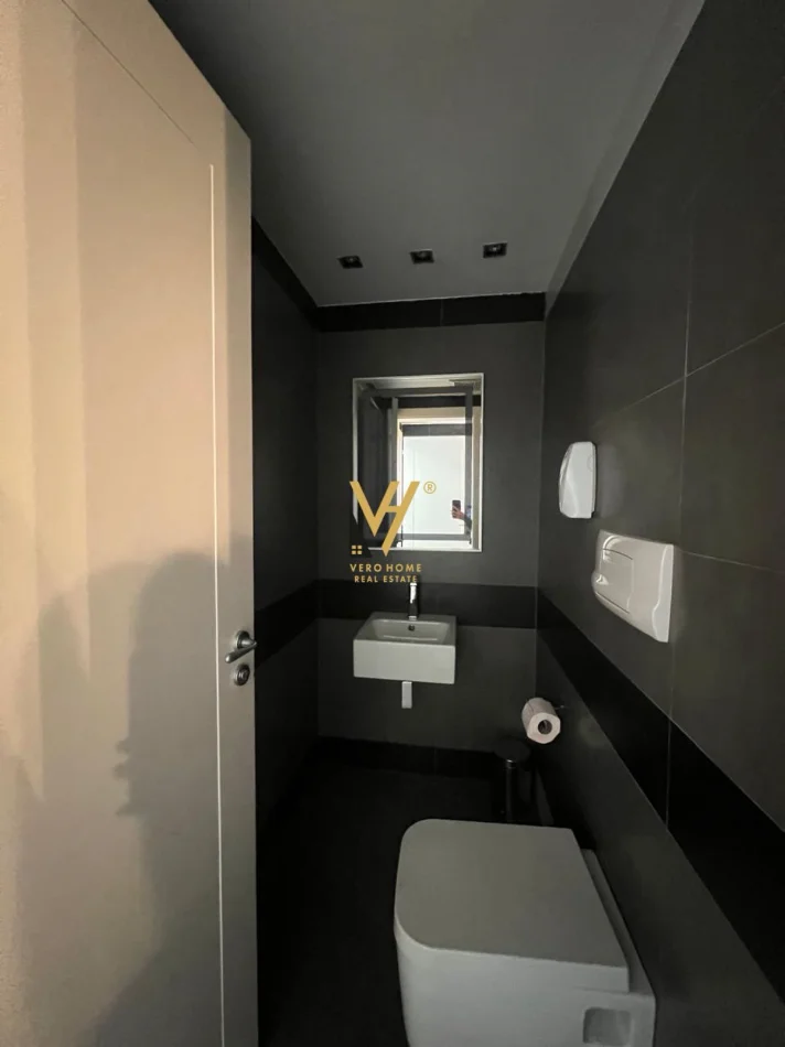 Tirane, jepet me qera zyre Kati 5, 116 m² 2.000 € (BLLOK)