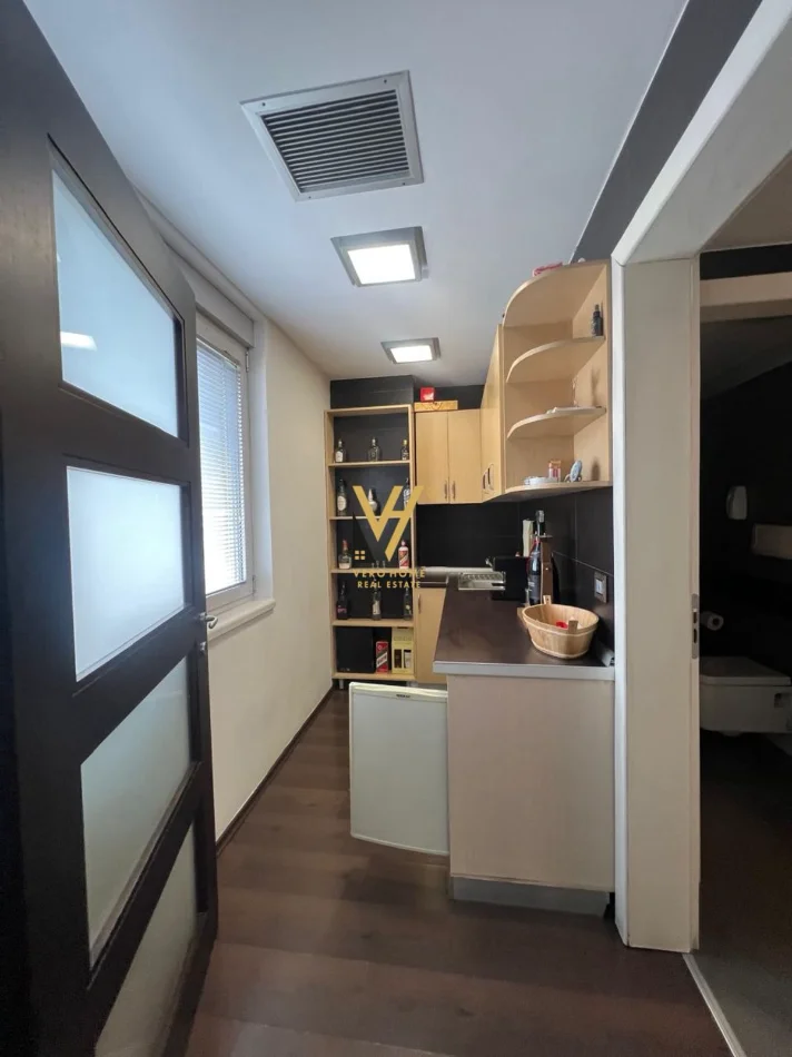 Tirane, jepet me qera zyre Kati 5, 116 m² 2.000 € (BLLOK)