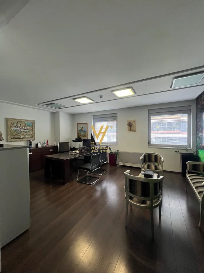 Tirane, jepet me qera zyre Kati 5, 116 m² 2.000 € (BLLOK)