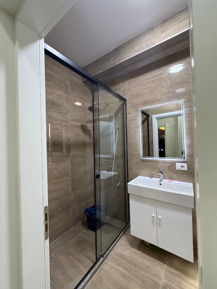 Tirane, jepet me qera apartament 2+1 Kati 9, 1.500 € (TIRANA GARDEN BUILDING)