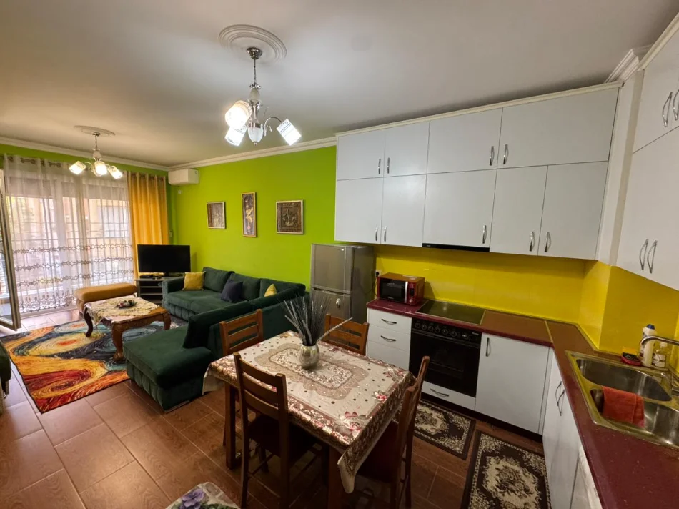 Tirane, jepet me qera apartament 1+1 Kati 1, 71 m² 500 €