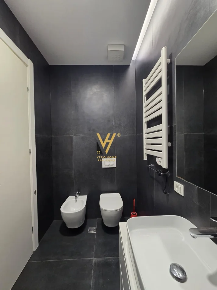 Tirane, jepet me qera apartament 2+1+Ballkon Kati 3, 110 m² 1.200 € (KOMPLEKSI DELIJORGJI)