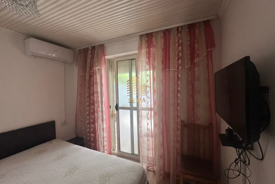 Tirane, jepet me qera apartament 1+1 Kati 1, 50 m² 450 € (Komuna e Parisit)