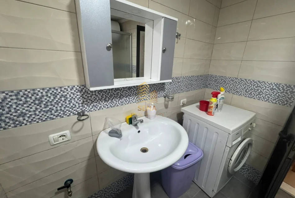 Tirane, jepet me qera apartament 1+1 Kati 1, 50 m² 450 € (Komuna e Parisit)