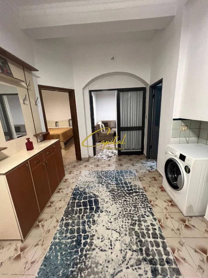 Tirane, jepet me qera apartament 1+1 Kati 1, 80 m² 400 € (5 MAJI)