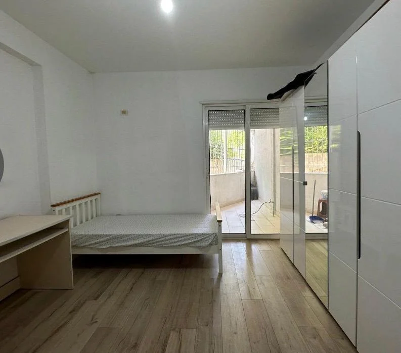 Tirane, jepet me qera apartament 2+1 Kati 2, 107 m² 400 € 