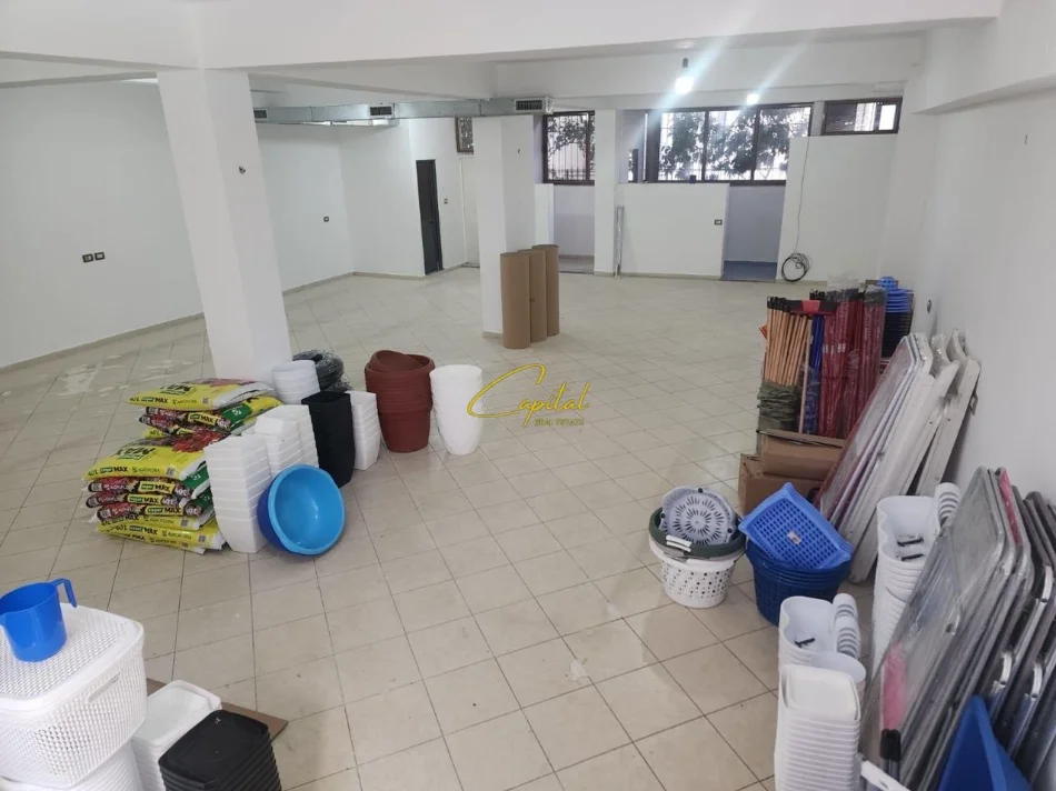 Tirane, jepet me qera dyqan Kati 0, 115 m² 1.000 € (RRUGA E DIBRES)