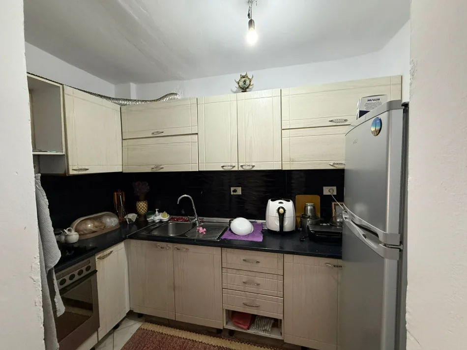 Tirane, shitet apartament 2+1+Ballkon Kati 2, 73 m² 145.000 € (Ali Demi)