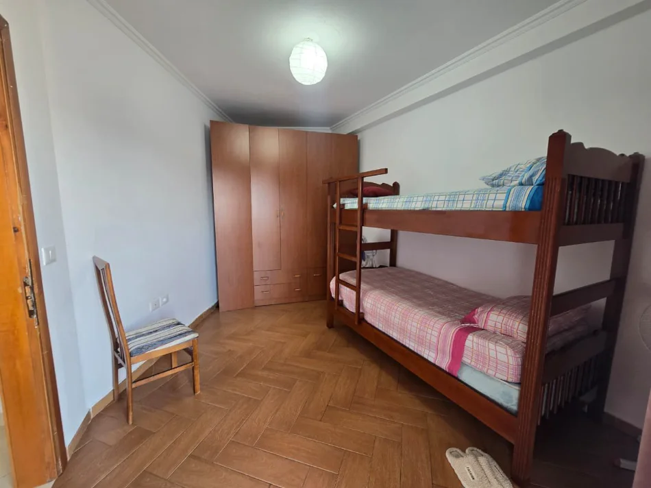 Apartament 2+1 me qira në Rrugën e Barrikadave