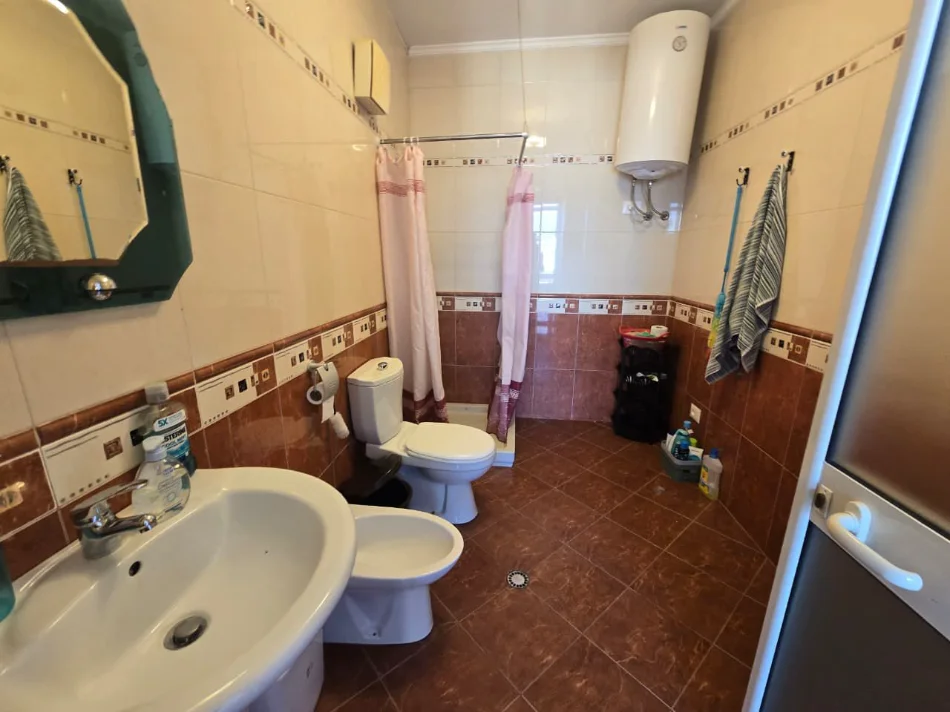 Apartament 2+1 me qira në Rrugën e Barrikadave