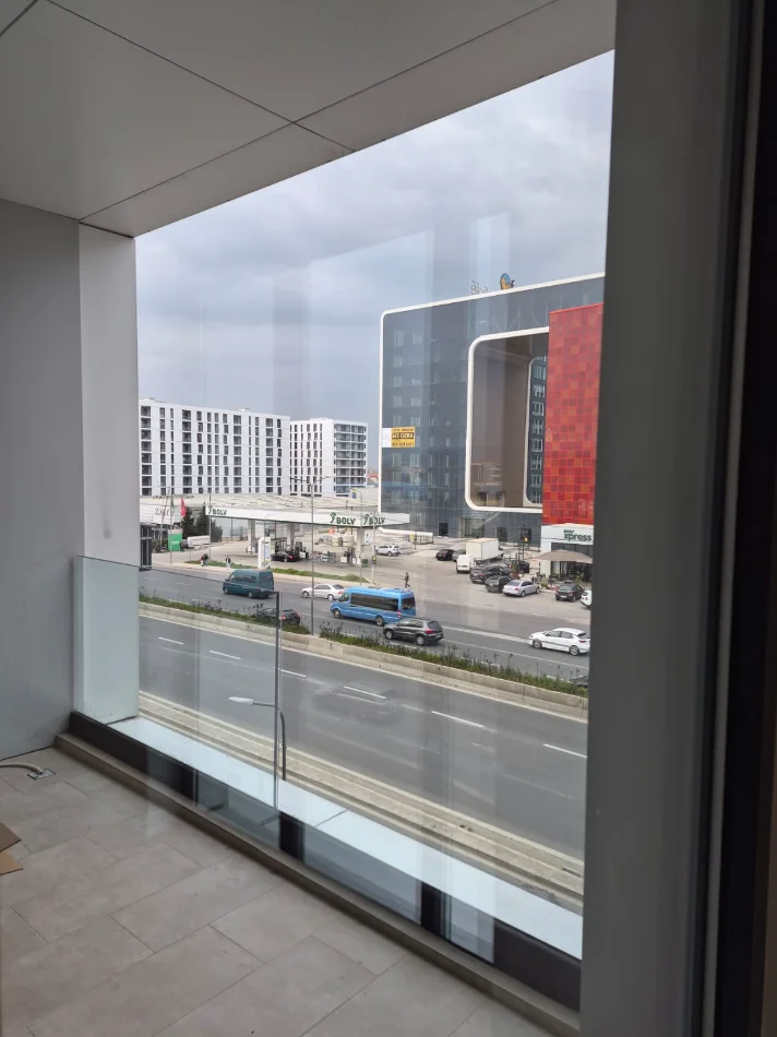 Tirane, jepet me qera ambjent biznesi Kati 2, 65 m² (Ish-dogana)