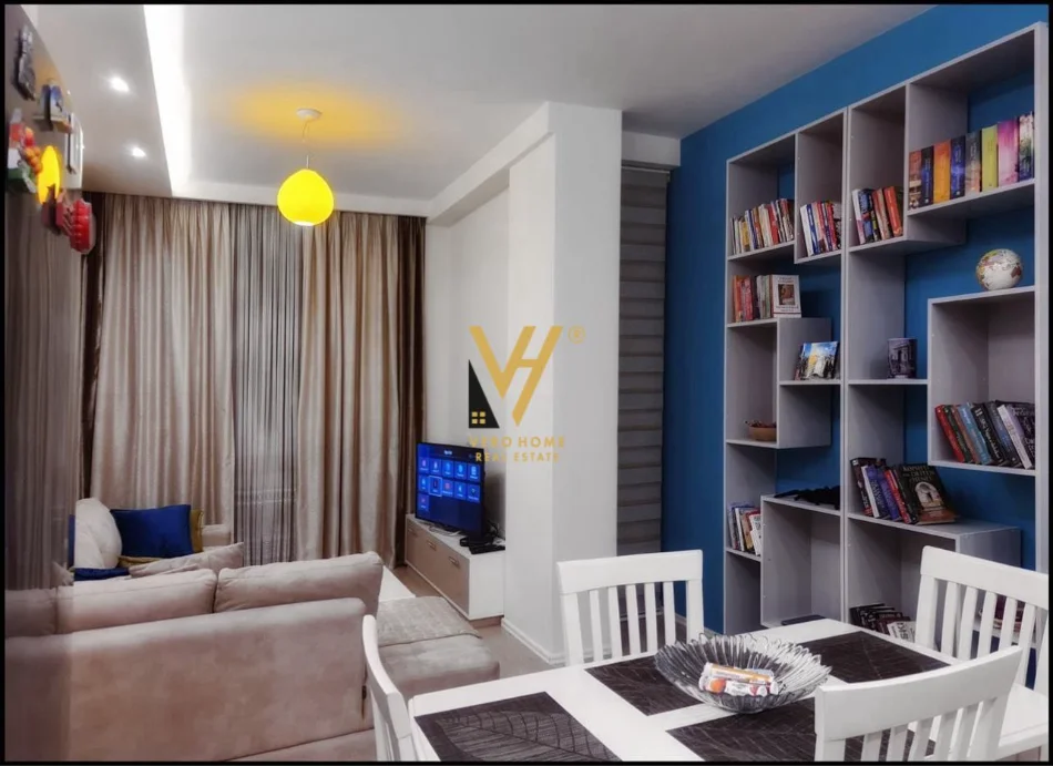 Tirane, jepet me qera apartament 1+1+Ballkon Kati 7, 70 m² 700 € (KOMUNA E PARISIT)