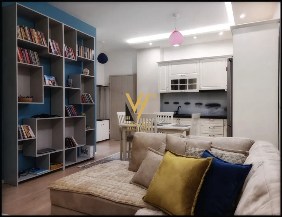 Tirane, jepet me qera apartament 1+1+Ballkon Kati 7, 70 m² 700 € (KOMUNA E PARISIT)