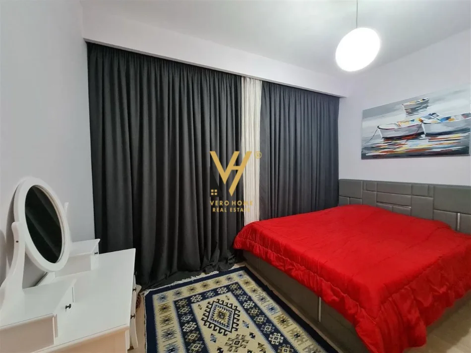 Tirane, jepet me qera apartament 1+1+Ballkon Kati 7, 70 m² 700 € (KOMUNA E PARISIT)