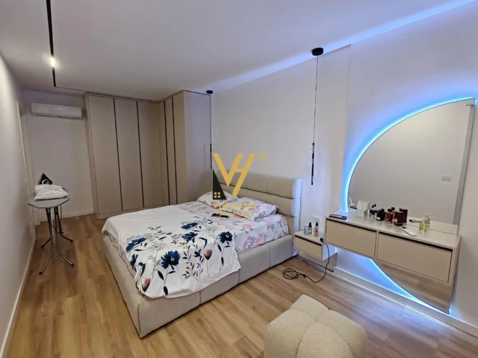 Tirane, shitet apartament 2+1+Ballkon Kati 8, 96 m² 145.000 € (UNIVERS CITY)