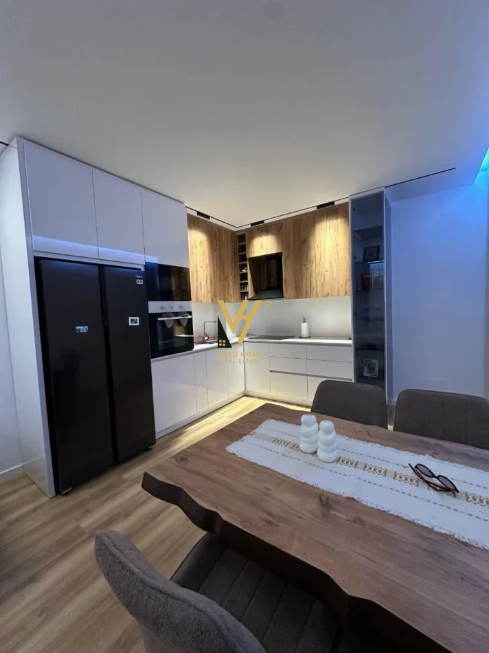 Tirane, shitet apartament 2+1+Ballkon Kati 8, 96 m² 145.000 € (UNIVERS CITY)