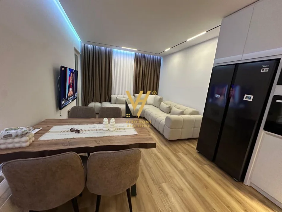 Tirane, shitet apartament 2+1+Ballkon Kati 8, 96 m² 145.000 € (UNIVERS CITY)