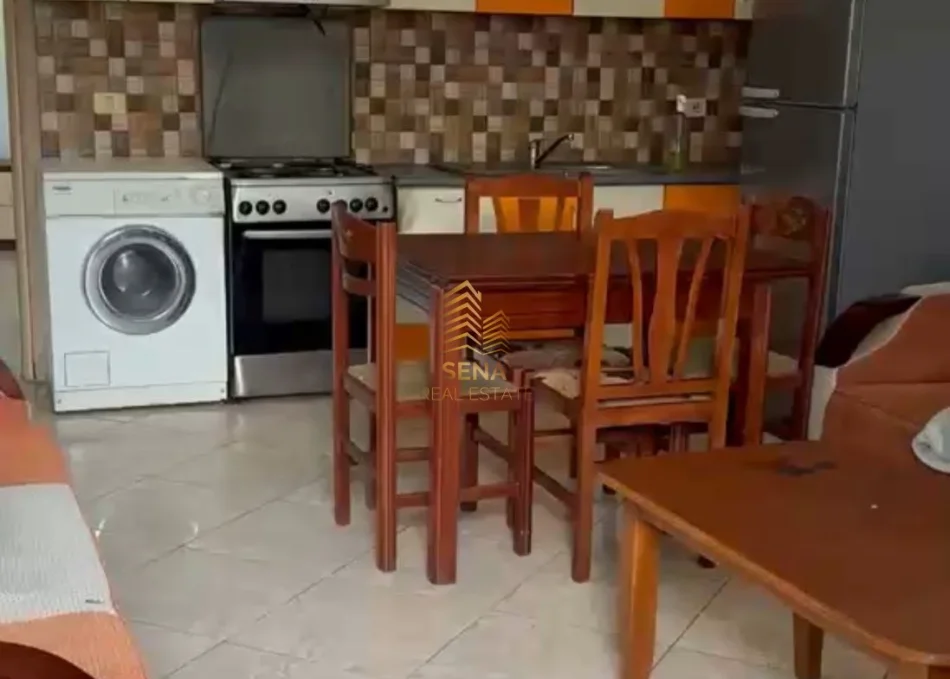 Tirane, jepet me qera apartament 1+1+Ballkon Kati 1, 50 m² 300 € (Kodra e Diellit)
