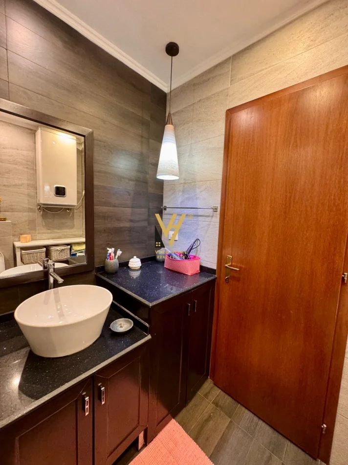 Tirane, jepet me qera apartament 2+1+Ballkon Kati 9, 87 m² 770 € (PRANË AMBASADËS GJERMANE RRUGA E KAVAJES)