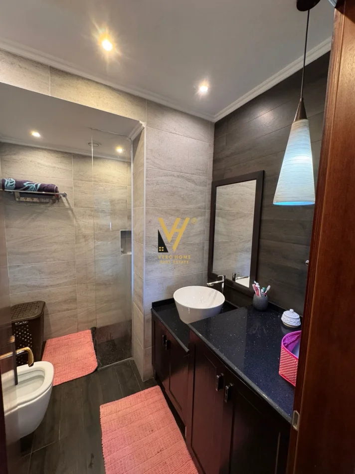 Tirane, jepet me qera apartament 2+1+Ballkon Kati 9, 87 m² 770 € (PRANË AMBASADËS GJERMANE RRUGA E KAVAJES)