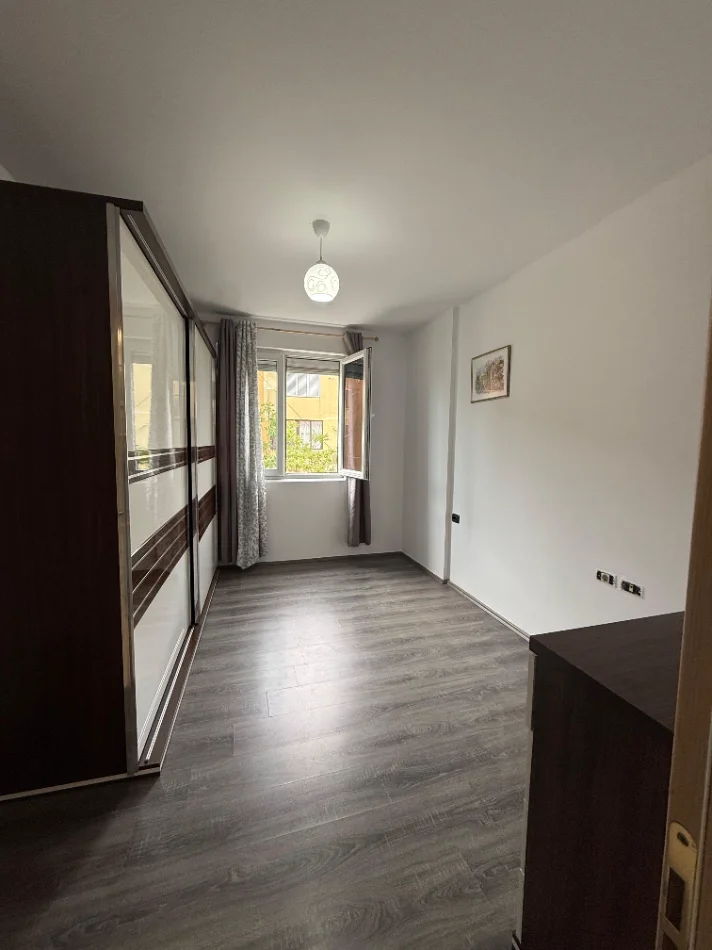 Tirane, shitet apartament 2+1+Ballkon Kati 6, 90 m² 189.000 € (Ish Fusha e Aviacionit)