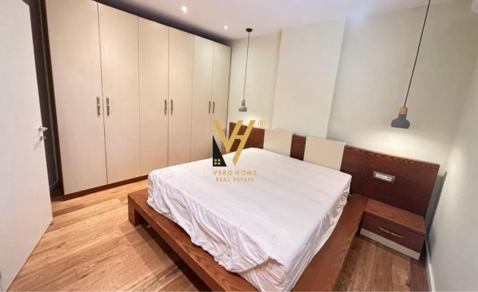 Tirane, jepet me qera apartament 3+1+Ballkon Kati 3, 100 m² 850 € (SHKOLLA E KUQE)