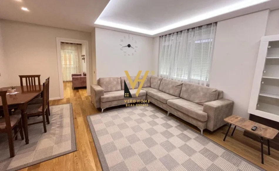 Tirane, jepet me qera apartament 3+1+Ballkon Kati 3, 100 m² 850 € (SHKOLLA E KUQE)