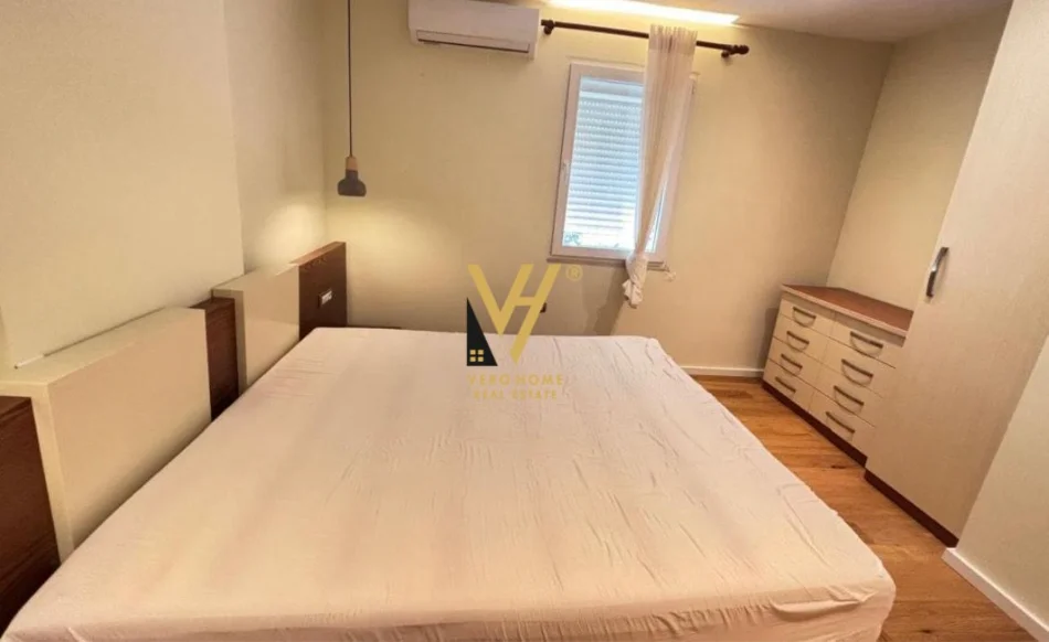 Tirane, jepet me qera apartament 3+1+Ballkon Kati 3, 100 m² 850 € (SHKOLLA E KUQE)
