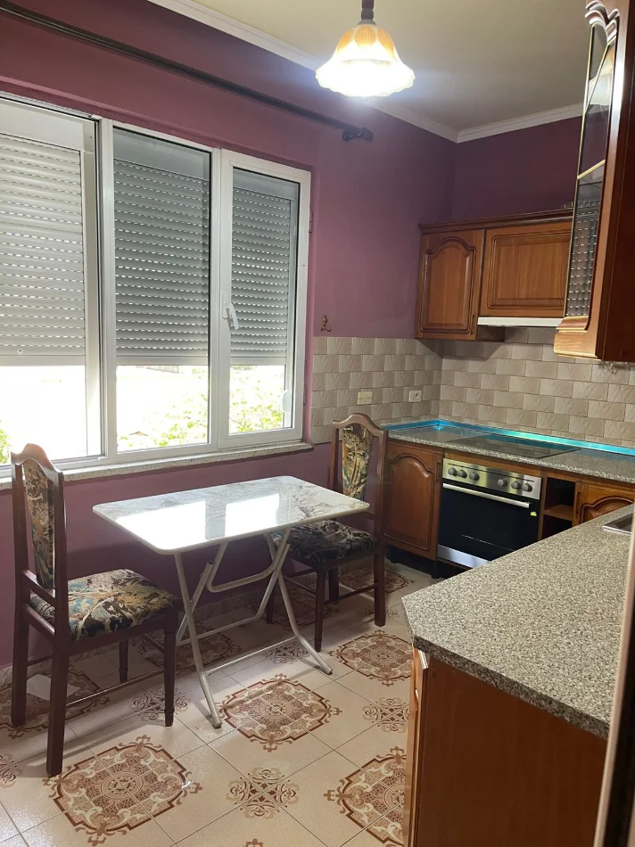 Tirane, jepet me qera apartament 2+1+Ballkon Kati 3, 130 m² (Vasil Shanto)
