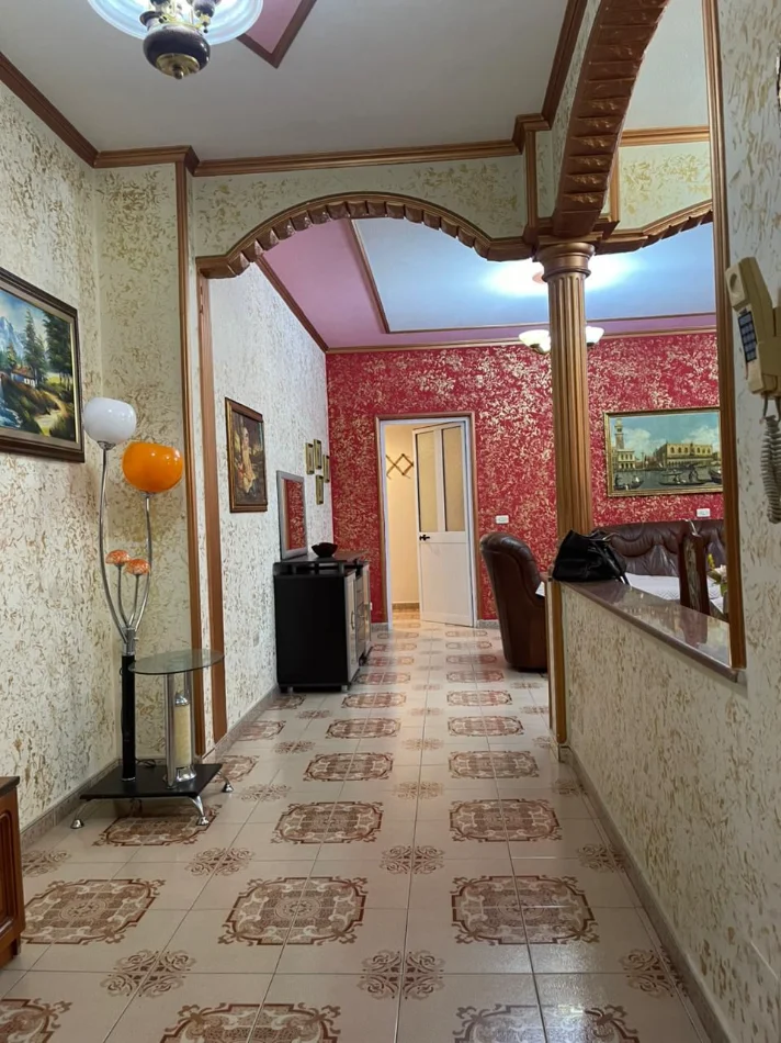 Tirane, jepet me qera apartament 2+1+Ballkon Kati 3, 130 m² (Vasil Shanto)