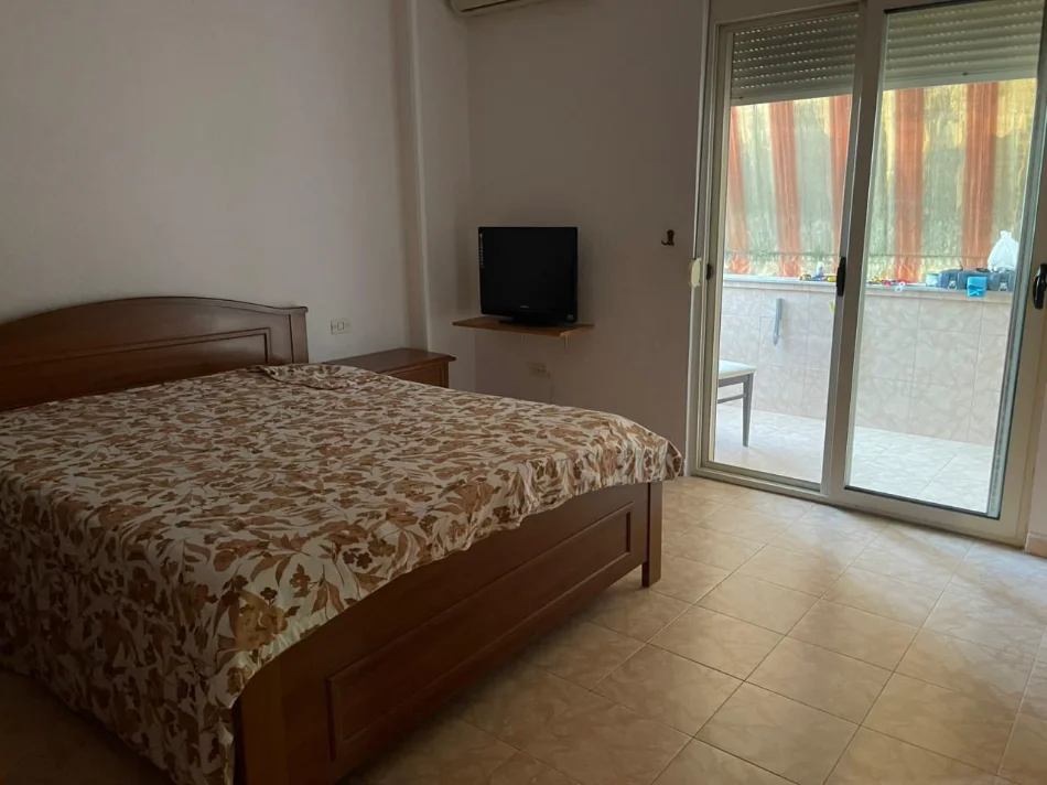 Tirane, jepet me qera apartament 2+1+Ballkon Kati 3, 130 m² (Vasil Shanto)