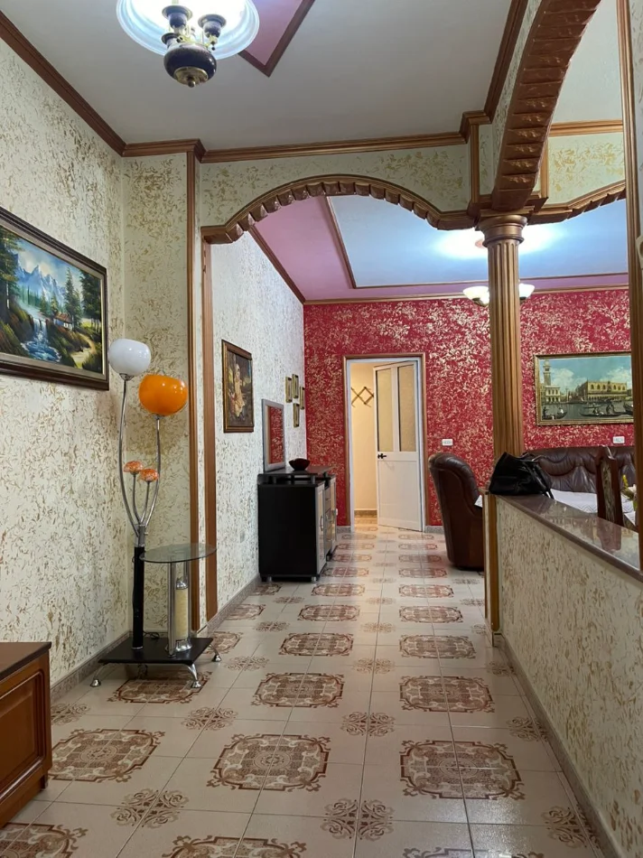 Tirane, jepet me qera apartament 2+1+Ballkon Kati 3, 130 m² (Vasil Shanto)